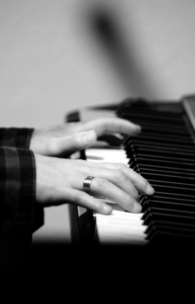 140213_t.basco_perform_bobdylan_af6